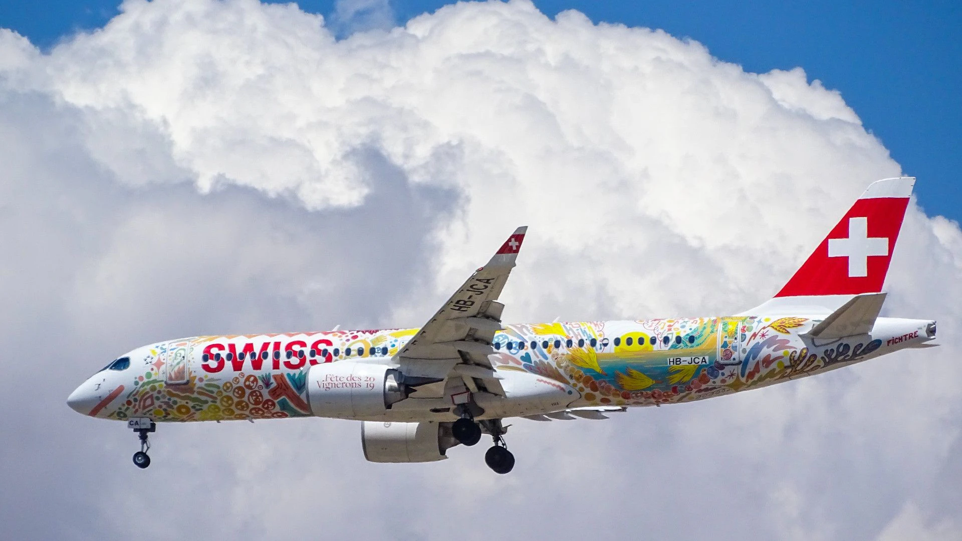 Ein Flugzeug der Swiss International Air Lines fliegt zurück in die Heimat.